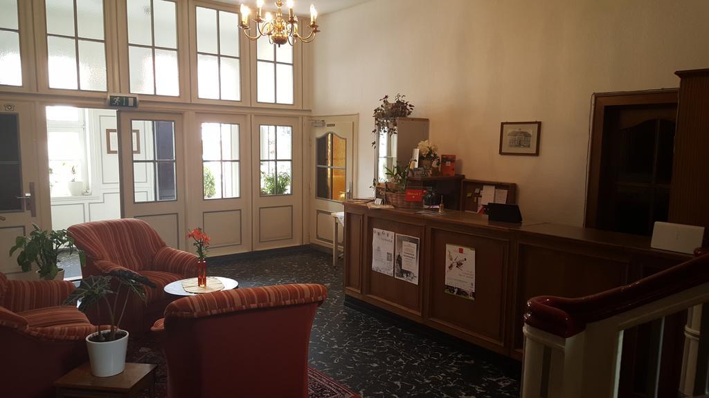 Hotel Ratskeller לוכו מראה חיצוני תמונה