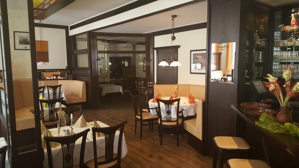 Hotel Ratskeller לוכו מראה חיצוני תמונה